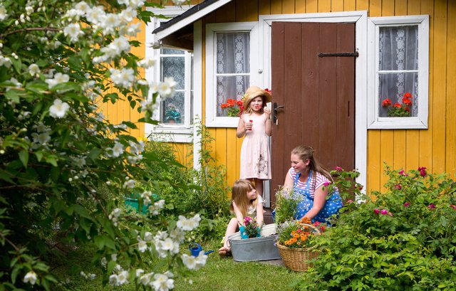 Äitijatytötpuutarhassa-small